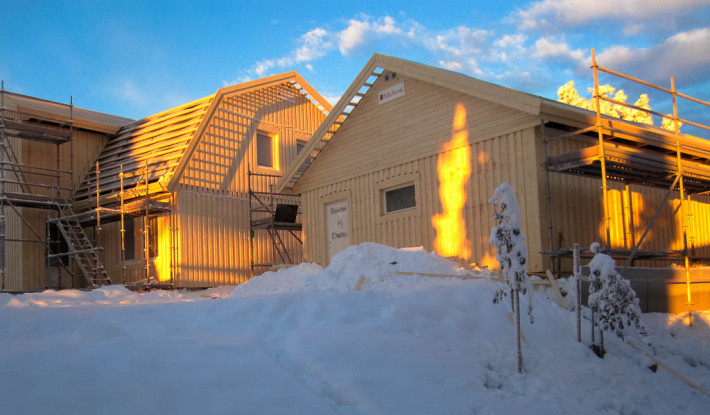 Stomrest hus med fristående garage