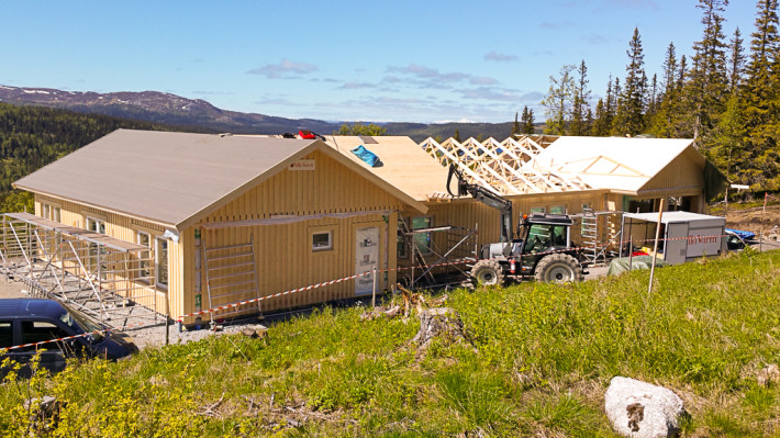 Hus med råplan